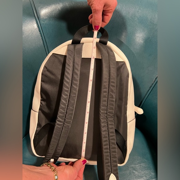 army snowboard helmet Dusty Today In Kylie Jenner's Medium Frame Choose Option:Helmet White and Red MD even with gloves on